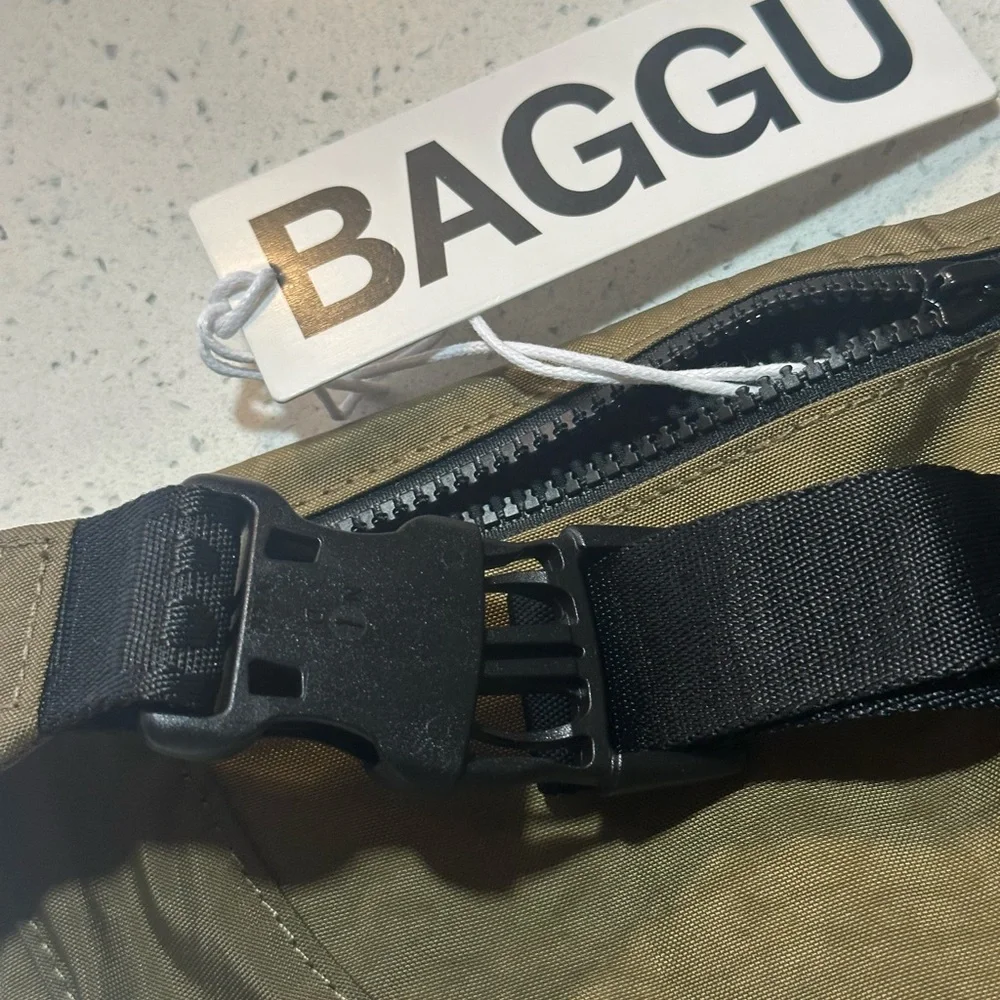New! BAGGU Crescent Fanny Pack / sling bag in seaweed - new with tags! - Picture 15 of 16